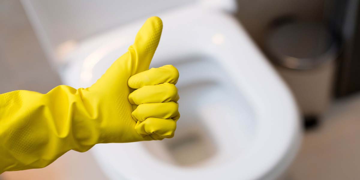 Tác hại của việc đổ xà phòng vào bồn cầu