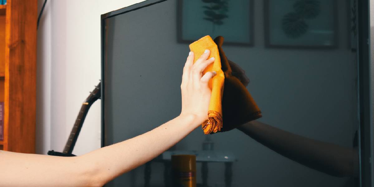 7 Sai Lầm Khi Vệ Sinh Tivi